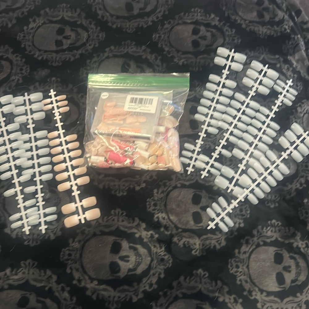 Kiss Nails Extras!